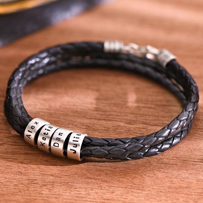 Bracelete Masculino em Couro Preto – Personalizável com Acabamentos em Prateado ou Ouro 