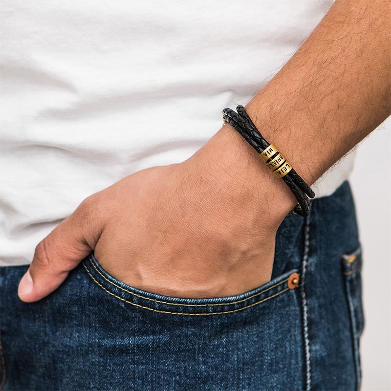 Bracelete Masculino em Couro Preto – Personalizável com Acabamentos em Prateado ou Ouro 