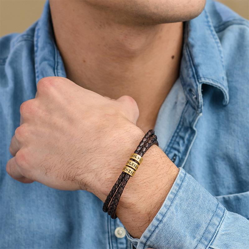 Bracelete Masculino em Couro Preto – Personalizável com Acabamentos em Prateado ou Ouro 